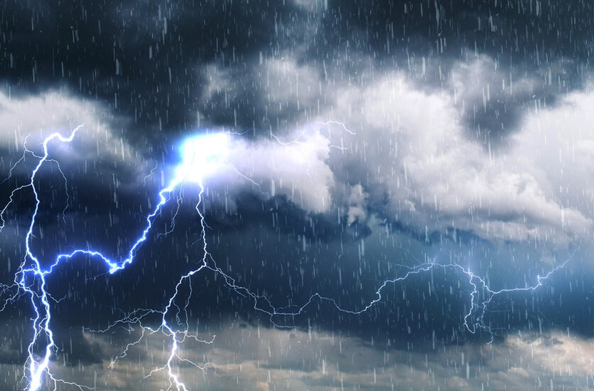 УЖАС! Почина едно от децата, ударено от гръм в Русе