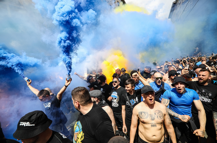 Любовта на сините фенове към Левски е безгранична и го
