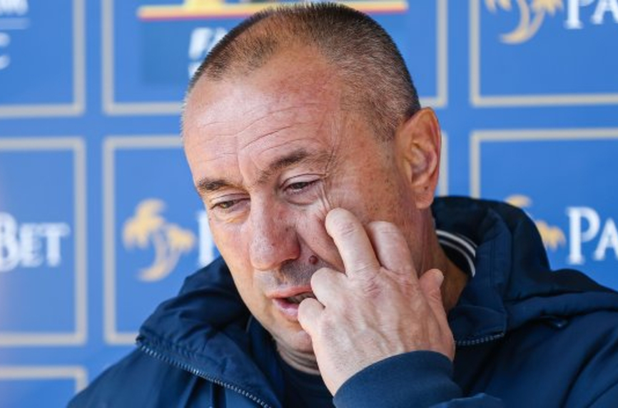 Треньорът на Левски Станимир Стоилов отново би камбаната за състоянието
