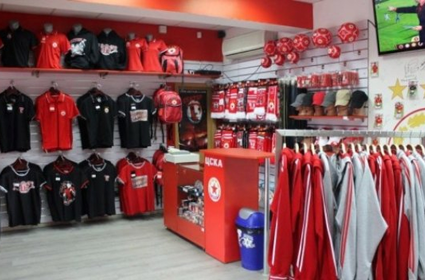 Официалният фен магазин на ЦСКА отвори врати днес на стадион