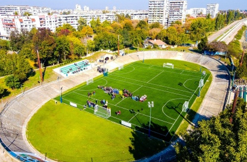На официална церемония днес бе открит модерният футболен миникомплекс в