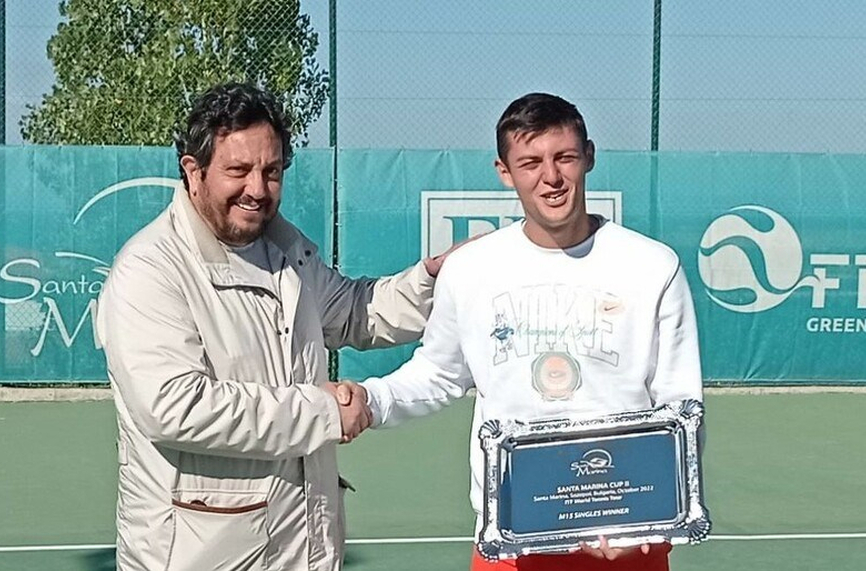Националът на България за Купа Дейвис Александър Лазаров спечели титлата