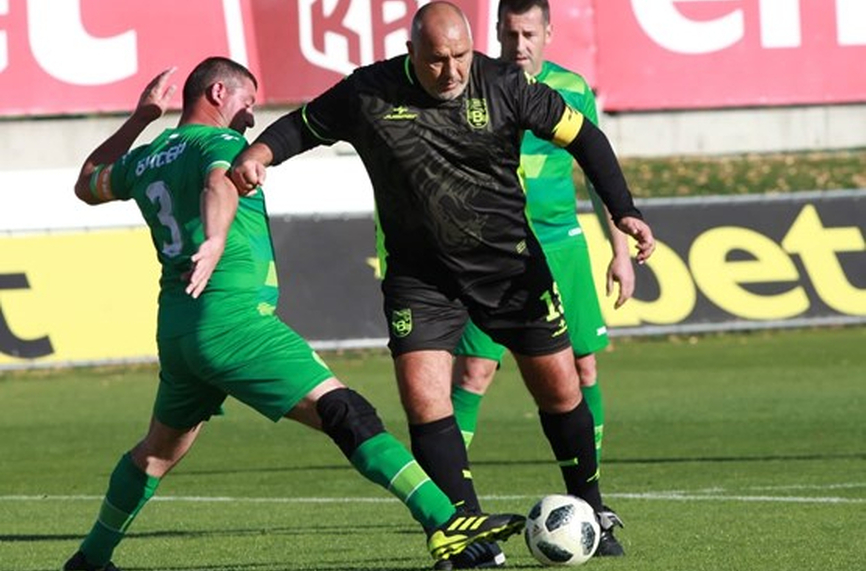 Лидерът на ГЕРБ Бойко Борисов вкара 4 гола за победата