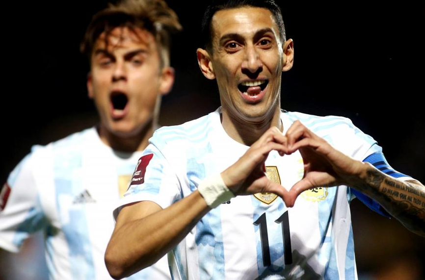 ационалните отбори на Аржентина и Уругвай носят по 900 килограма