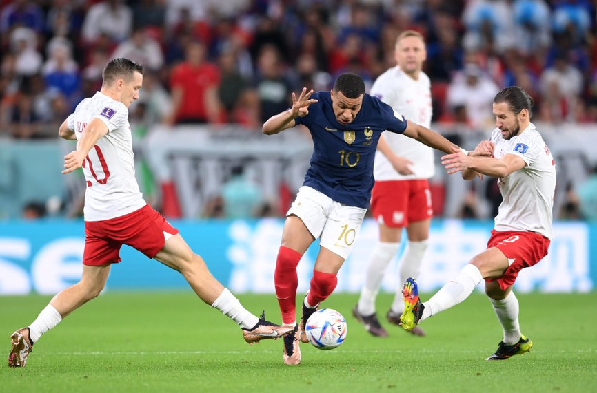 Килиан Мбапе вкара два гола срещу Полша в осминафинала 3 1 на Мондиала