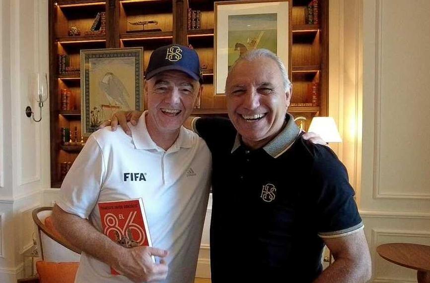 Христо Стоичков проведе среща с президента на ФИФА Джани Инфантино.
В