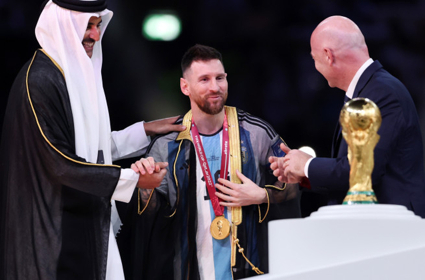 Капитанът на Аржентина Лионел Меси получи световната титла по футбол