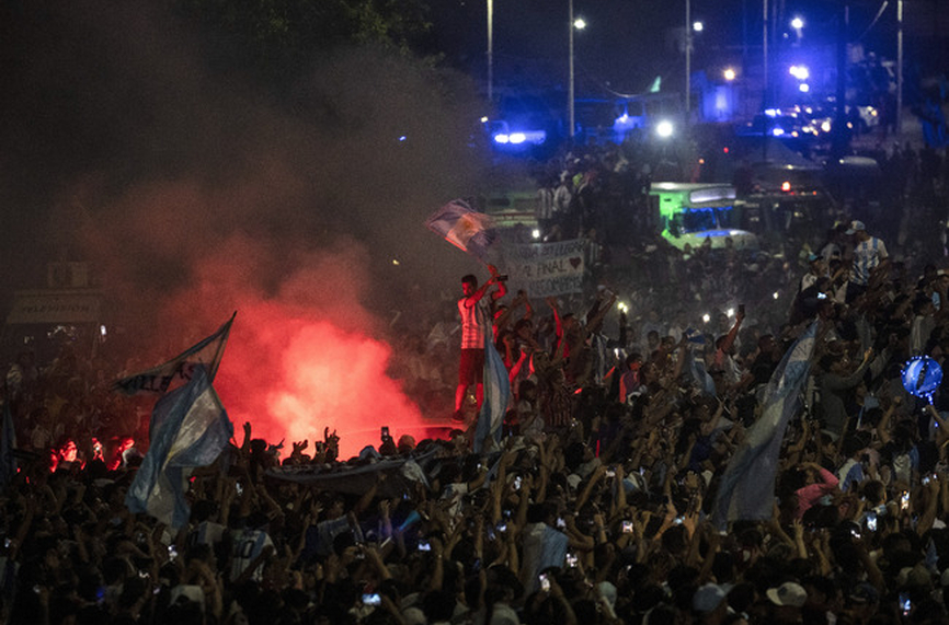 Цяла Аржентина празнува днес третата световна титла по футбол която