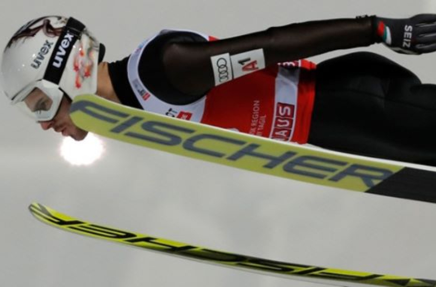 Българският ски скачач Владимир Зографски скочи 127 5 метра и събра 126 7