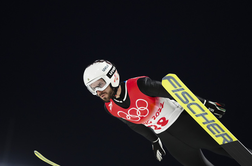 Владимир Зографски преодоля квалификацията на състезанието по ски скок в