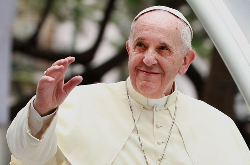 Папа Франциск получи екип с автографи на волейболистите донесли втората