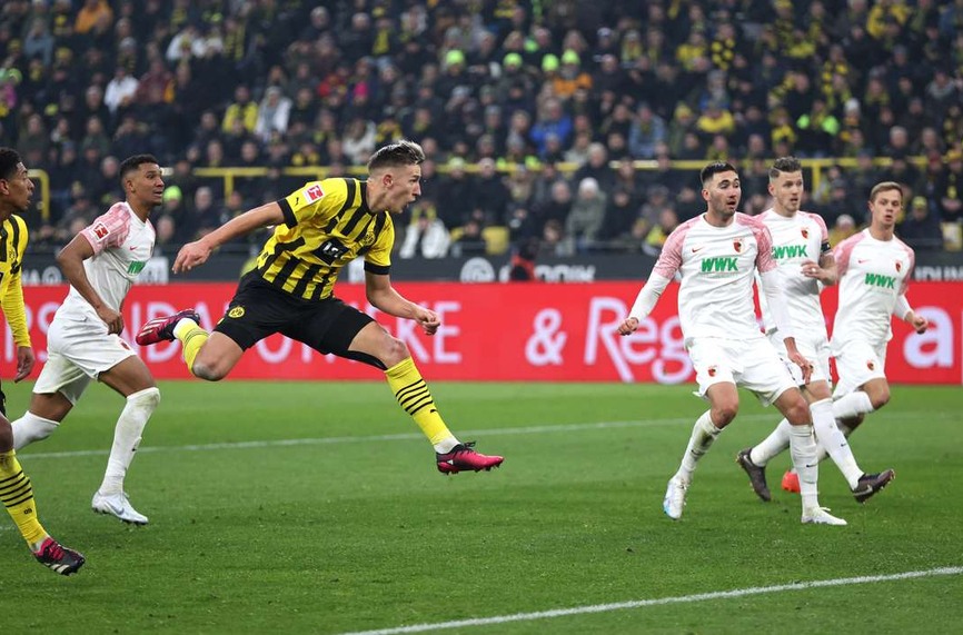 Борусия Дортмунд срази с 4 3 Аусбург в един от мачовете