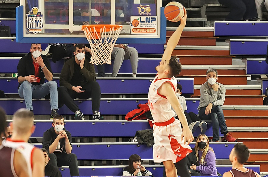 Българският баскетболист Борислав Младенов бе най-резултатен в мача на неговия