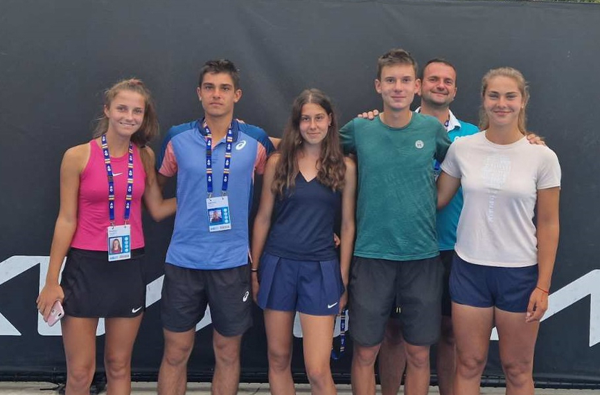България има трима осминафиналисти при юношите и девойките на първия