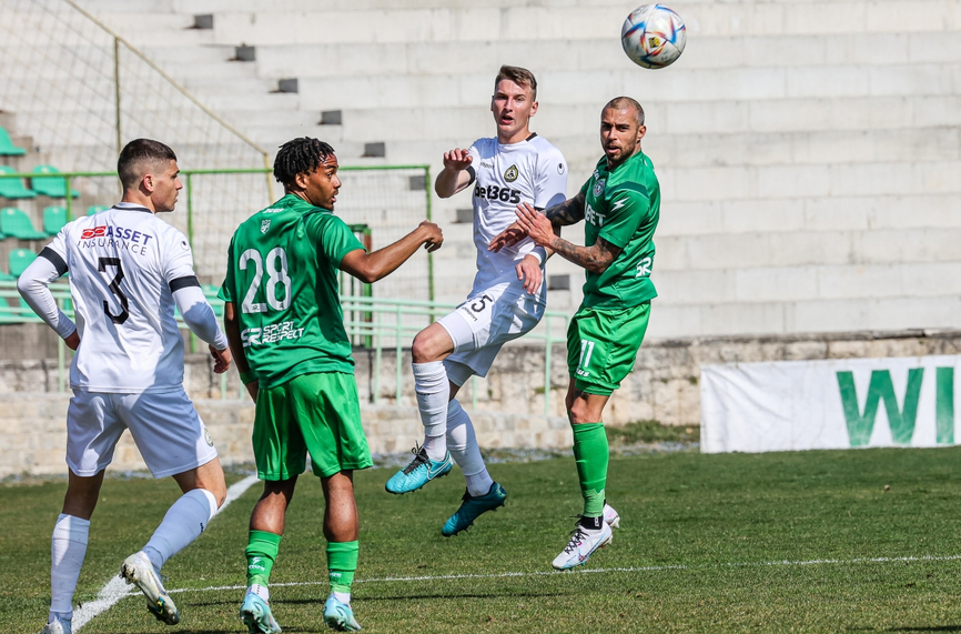 Ботев (Враца) успя да победи драматично Славия с 1:0 в