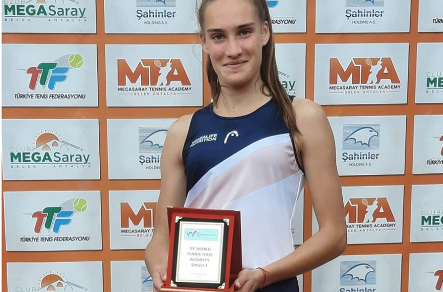 Денислава Глушкова спечели титлата на турнира на червени кортове в