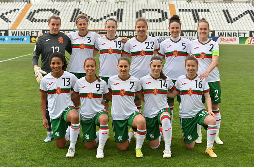 Селекционерът на женския национален отбор по футбол Силвия Радойска обяви