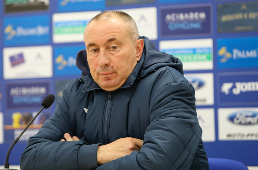 Треньорът на Станимир Стоилов отново заяви, че след мача с Локомотив
