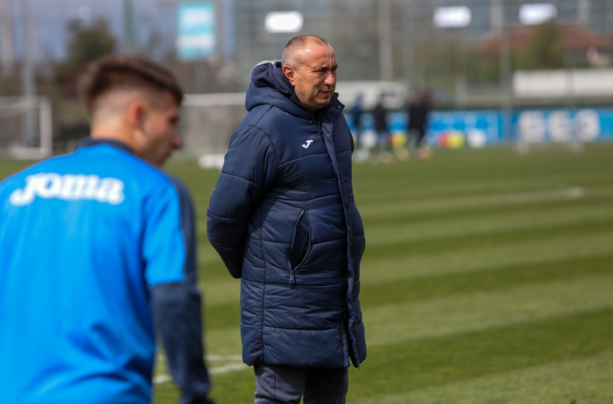 Група от 17 футболисти определи старши треньорът на Левски Станимир
