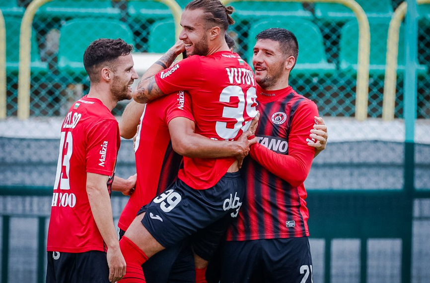 Локо София гледа двама футболисти от Първа лига за лятната