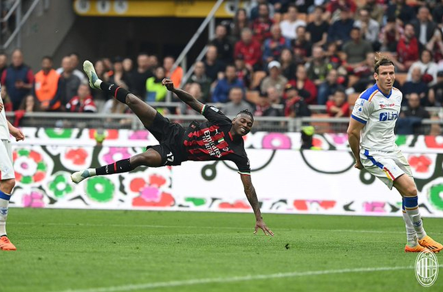 Милан победи Лече с 2 0 в мач от XXXI кръг