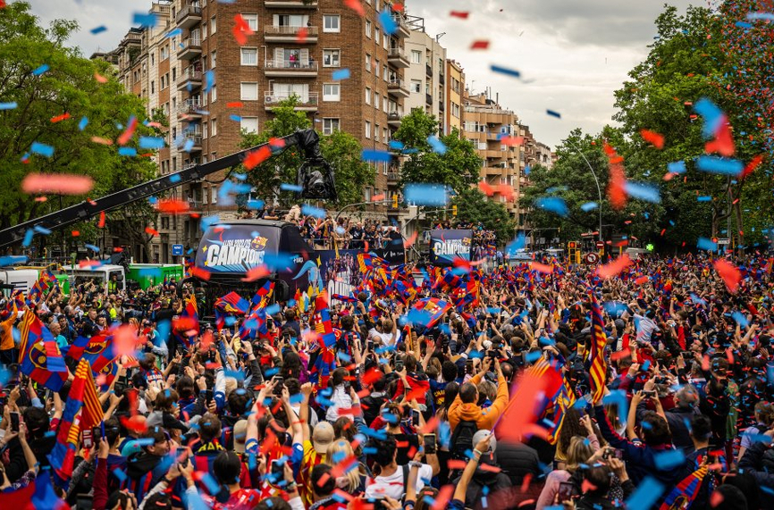 С големи празненства по улиците на Барселона бе отпразнувана шампионските