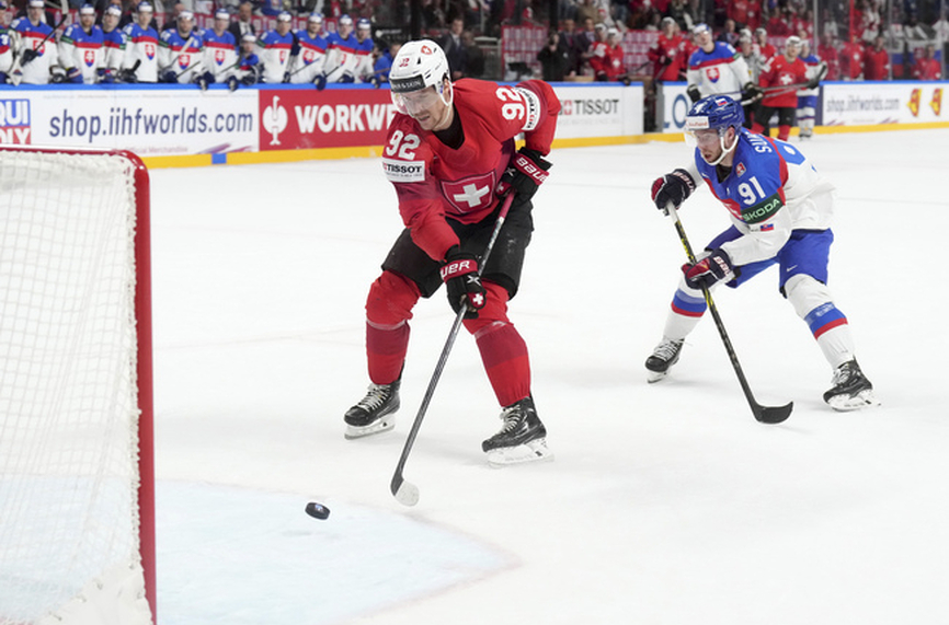Швейцария постигна четвърта поредна победа на световното първенство по хокей