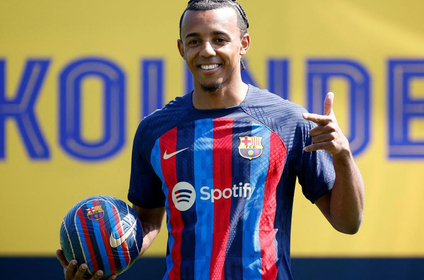 Футболистът на Барселона Жул Кунде може съвсем изненадващо да напусне