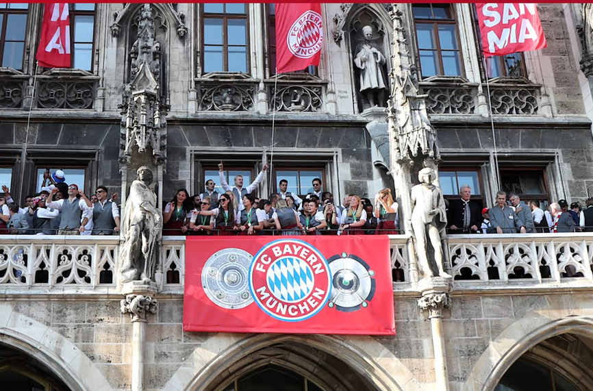 Мъжкият и женският отбор на Байерн Мюнхен отпразнуваха титлите си