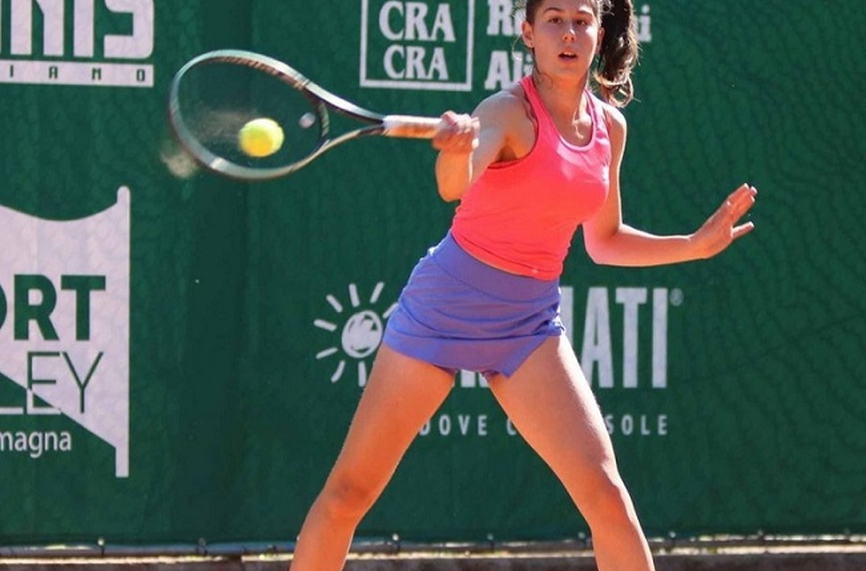 Елизара Янева се класира убедително за втория кръг при девойките