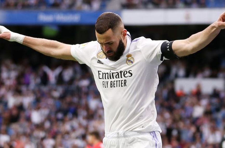 Нападателят на Реал Мадрид Карим Бензема намекна че ще остане
