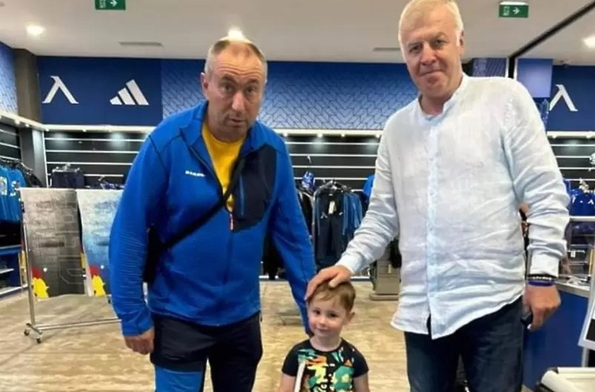 Бившият старши треньор на Левски Станимир Стоилов се появи