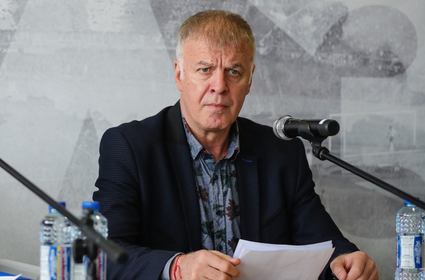 Мажоритарният собственик на Левски Наско Сираков е започнал преговори