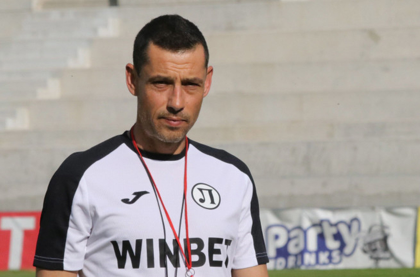 Старши треньорът на Локомотив Пловдив Александър Томаш все още умува