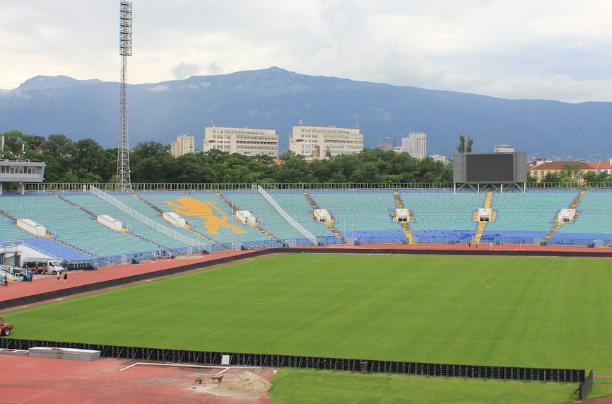 Националният стадион Васил Левски“ ще грейне с нова тревна настилка