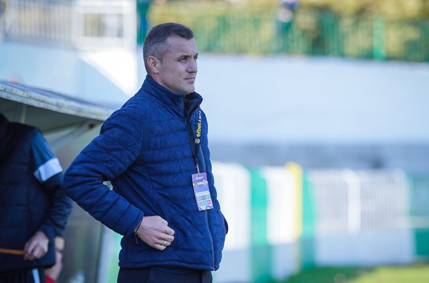 Старши треньорът на Ботев Пловдив Станислав Генчев изрази притеснение от