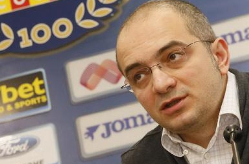 Авторитетният спортен журналист Васил Колев отново зачекна темата с ръководството