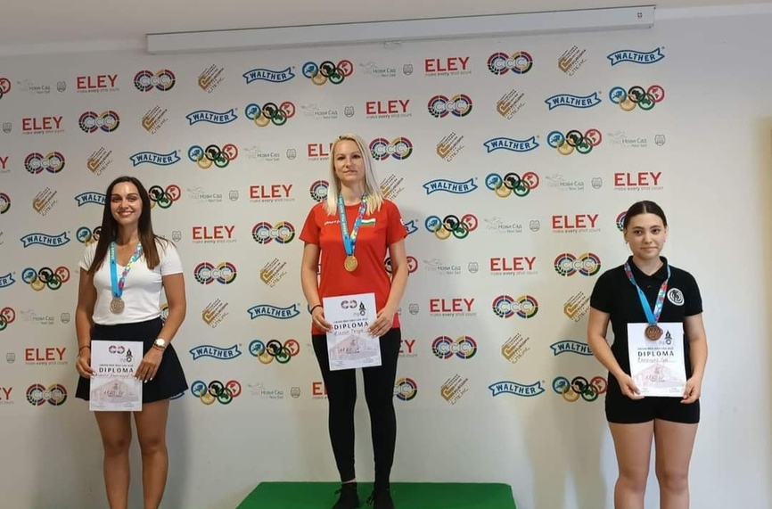 Таня Ризова спечели златен медал при жените на 10 метра