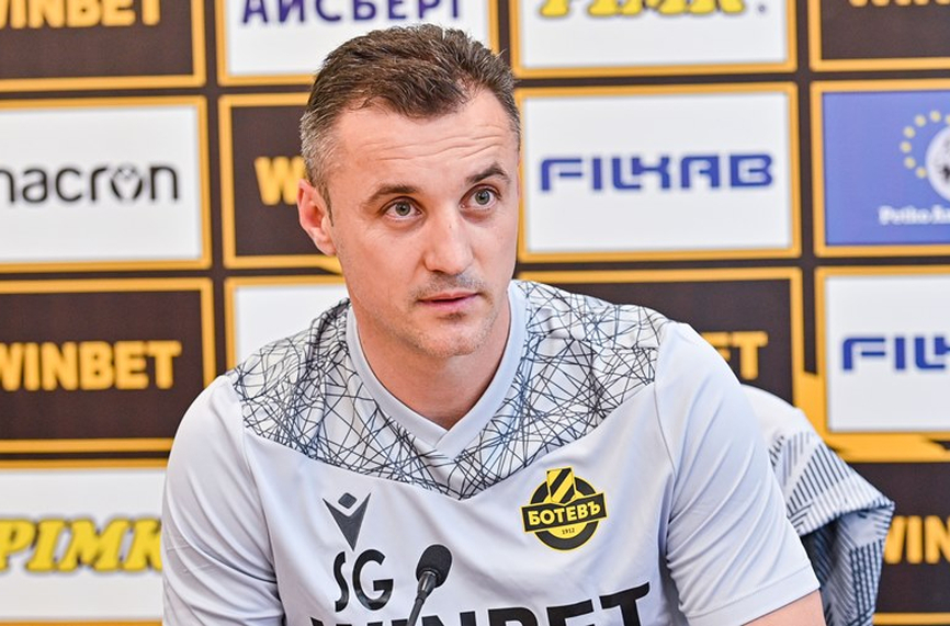 Старши треньорът на Ботев Пловдив Станислав Генчев изрази притеснението си