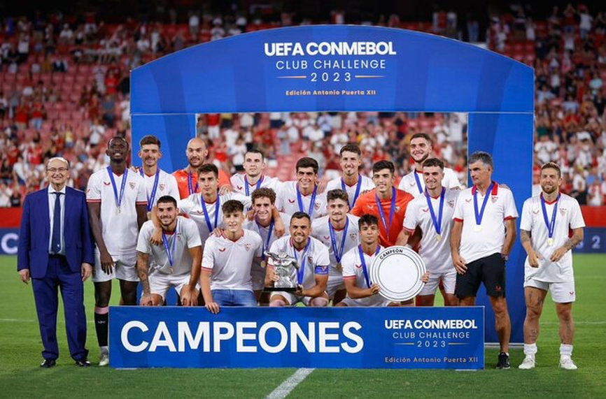 Испанският футболен клуб Севиля спечели първото издание на мача за