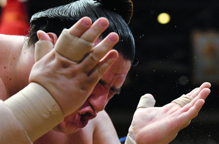 Даниел Иванов Аоияма записа пета поредна победа на турнира по сумо