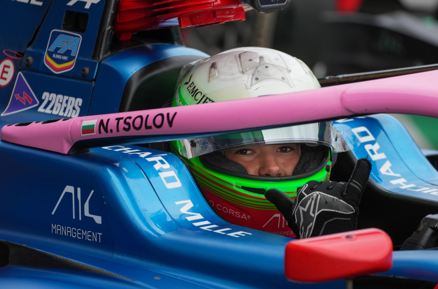 Българинът Никола Цолов не завърши спринтовото състезание във Формула 3