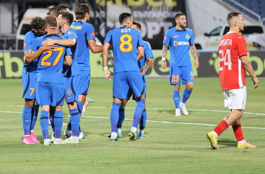 Отборът на ФКСБ Букурещ постигна четвърта победа от четири мача