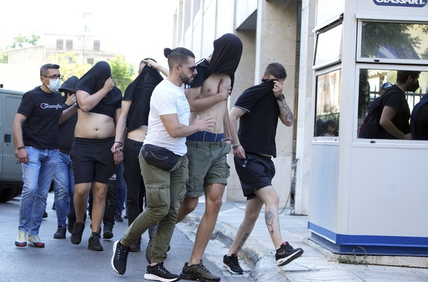 Деветдесет и четирима фенове от Хърватия се явиха в съда