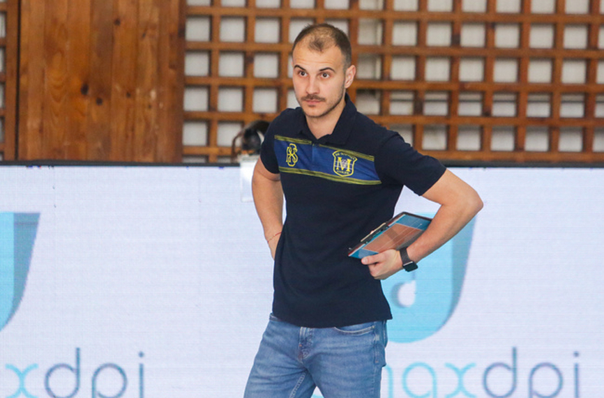 Селекционерът Борислав Крачанов изведе националния отбор на България по волейбол