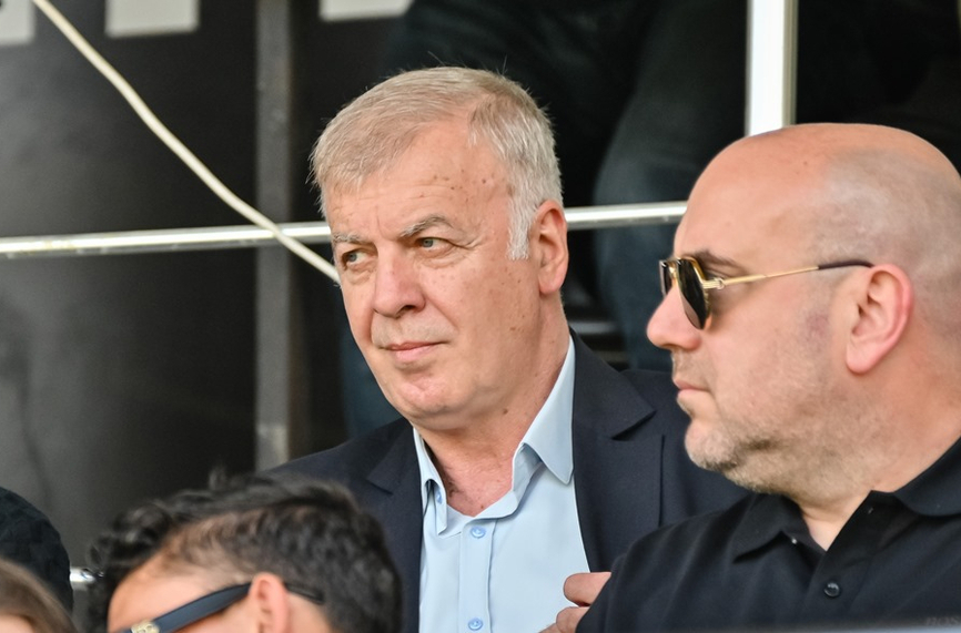 Мажоритарният собственик на Левски Наско Сираков напусна стадион Георги Аспарухов