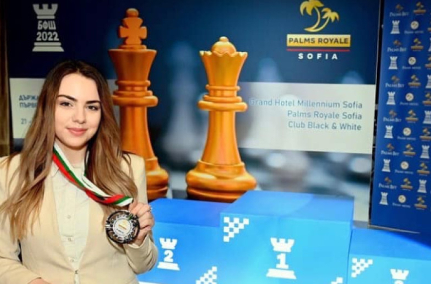 Според треньора на шахматистката Нургюл Салимова - Живко Жеков, ни