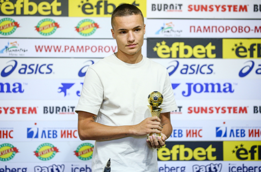 Младият футболист на Хебър Николас Пенев получи наградата за най добър