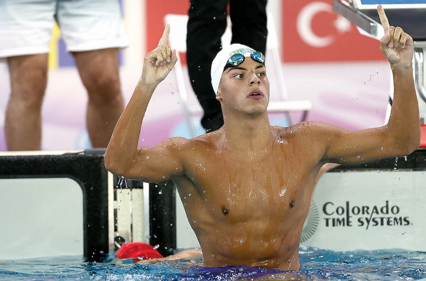 Новото златно момче на българското плуване - Петър Мицин, преследва