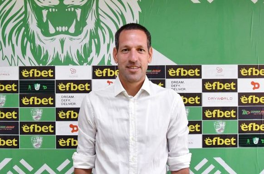 Новият наставник на футболния Берое Хосе Луис Ачиари даде първото